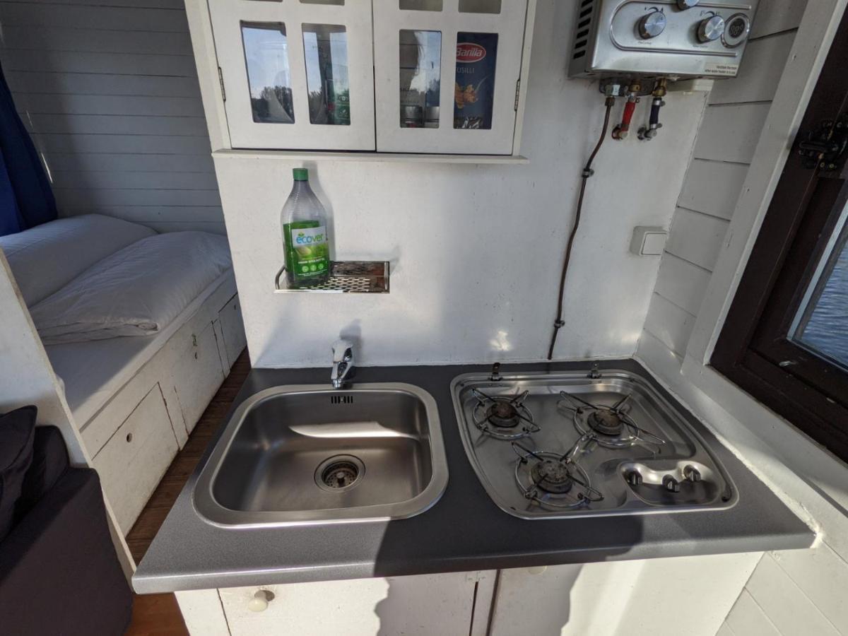 Gemütliches Hausboot Mit Kamin In Botel *