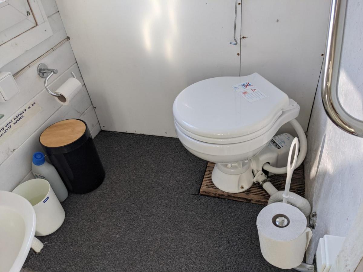 Botel Gemütliches Hausboot Mit Kamin In Berlin