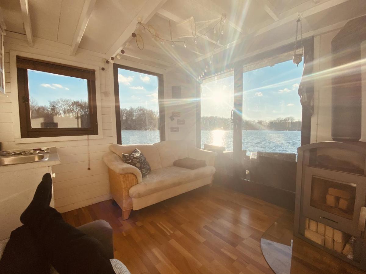 Gemuetliches Hausboot Mit Kamin In Botel Berlim