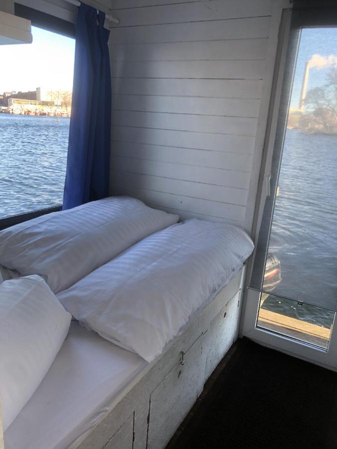 Botel Gemuetliches Hausboot Mit Kamin In Berlim