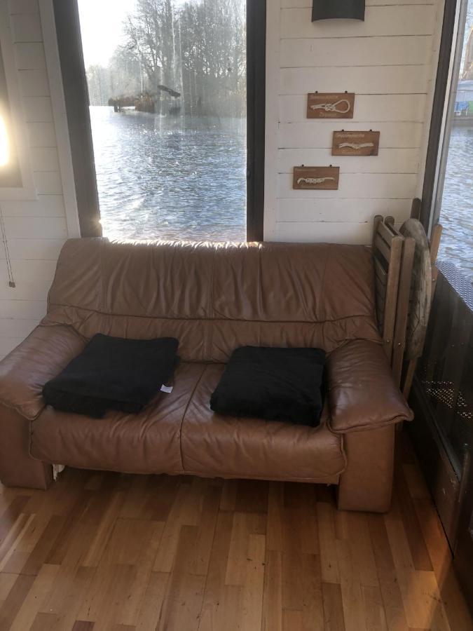 Gemuetliches Hausboot Mit Kamin In Berlim