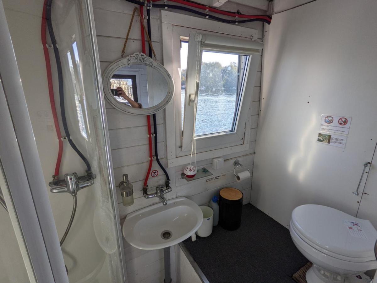 Botel Gemuetliches Hausboot Mit Kamin In Berlim