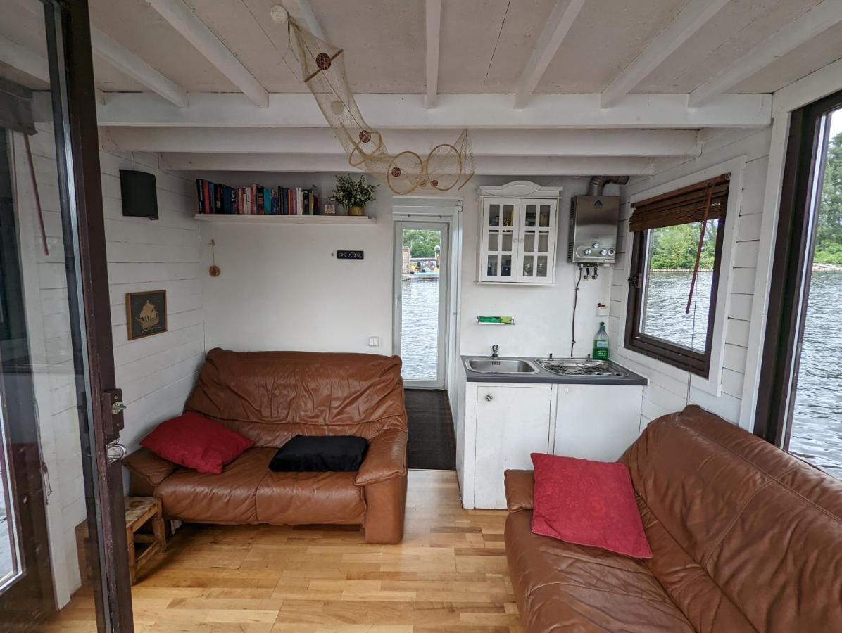 Botel Gemuetliches Hausboot Mit Kamin In Berlim